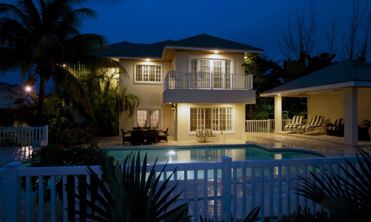 Nassau House | Beautiful 4bd rm home near Saunders Beach BOOK NOW! ENJ A RND OF GOLF