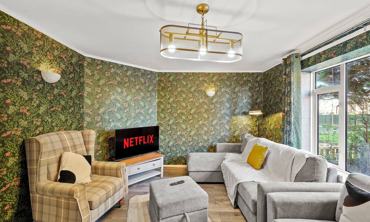 Aylesbury House | Beautiful 5 Bedroom House Free Parking, Aylesbury