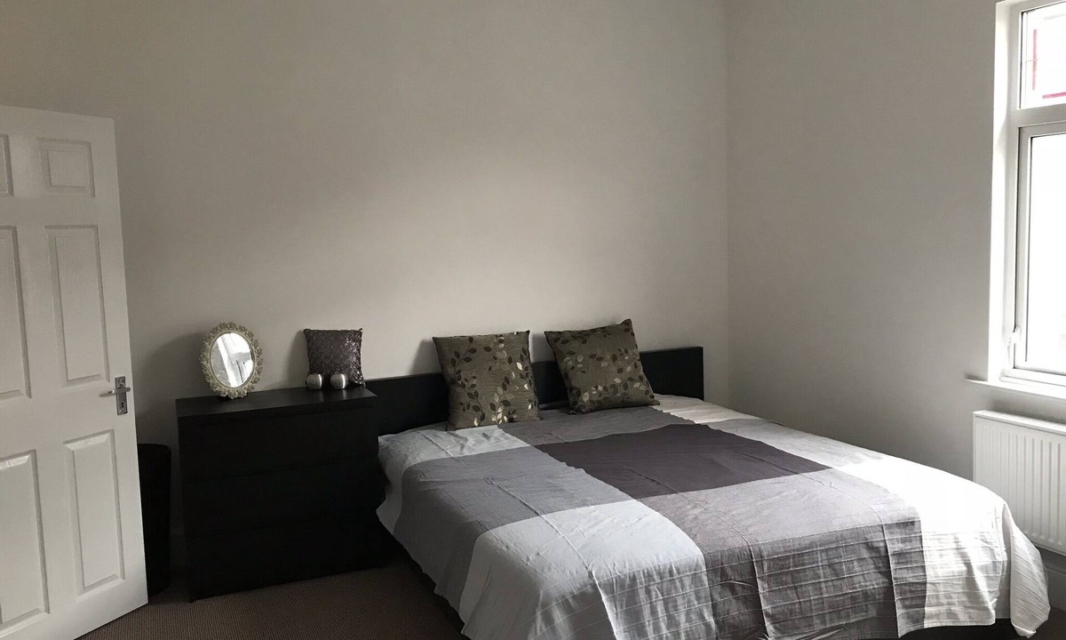 Newcastle-Under-Lyme House | BEAUTIFUL HOME, NEWLY REFURBISHED, 3 BEDROOM HOUSE near Alton Towers, Wedgwood.