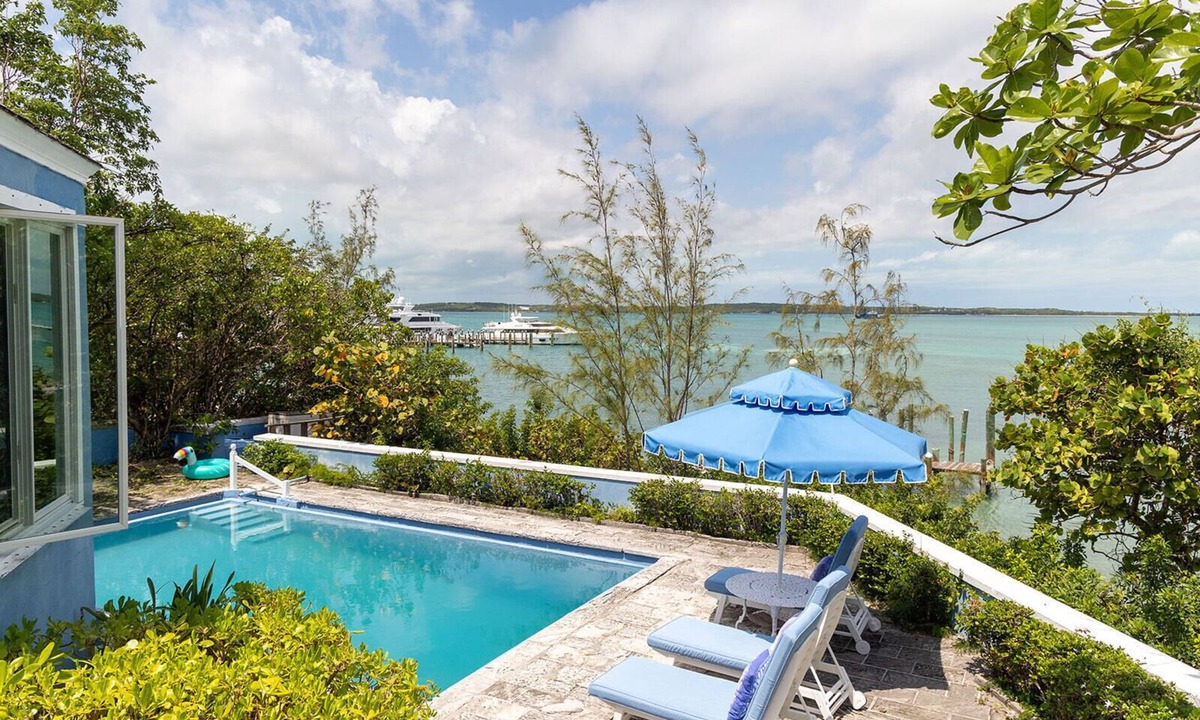 Dunmore Town House | Beautiful Harbourside Property with Pool on Water + Private Dock