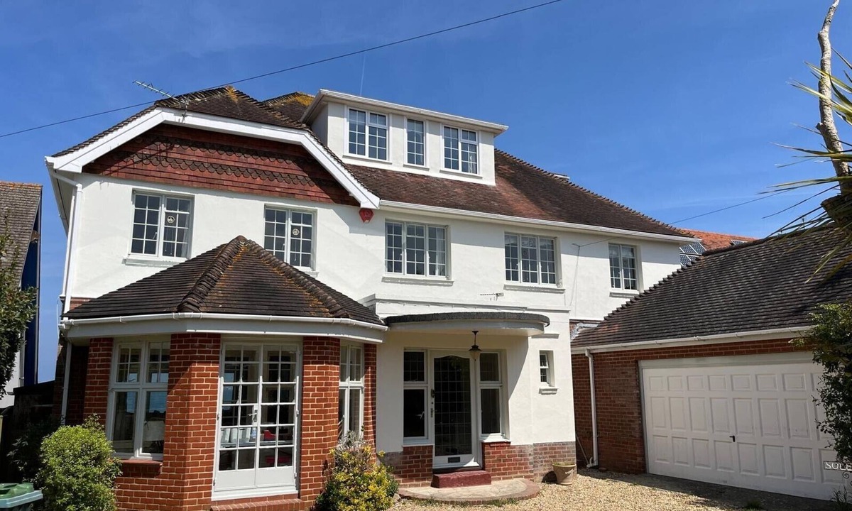 Nettlestone House | Beautiful house on the seafront in the centre of Seaview village