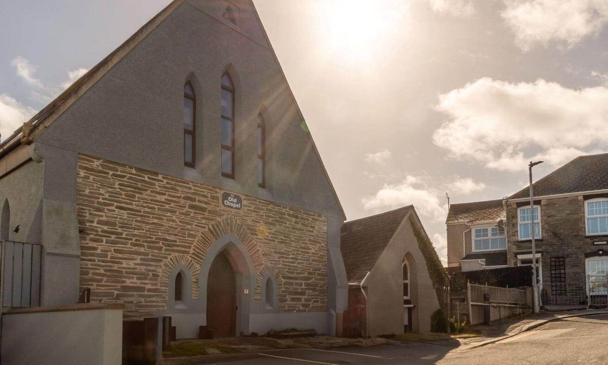 Newquay City Centre House | Beautiful private villa for 20 people with WIFI, hot tub, TV and pets allowed