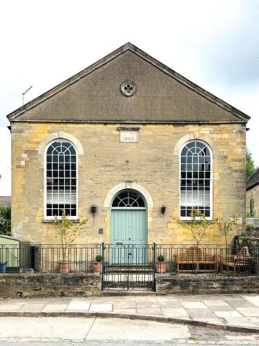 Oundle House | Beautiful Stylish 3 Bedroom Converted Chapel Dog Friendly Central