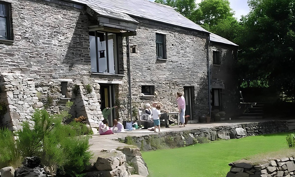 Launceston House | Beautifully Converted Barn on Organic Farm on the Cornwall Devon Border
