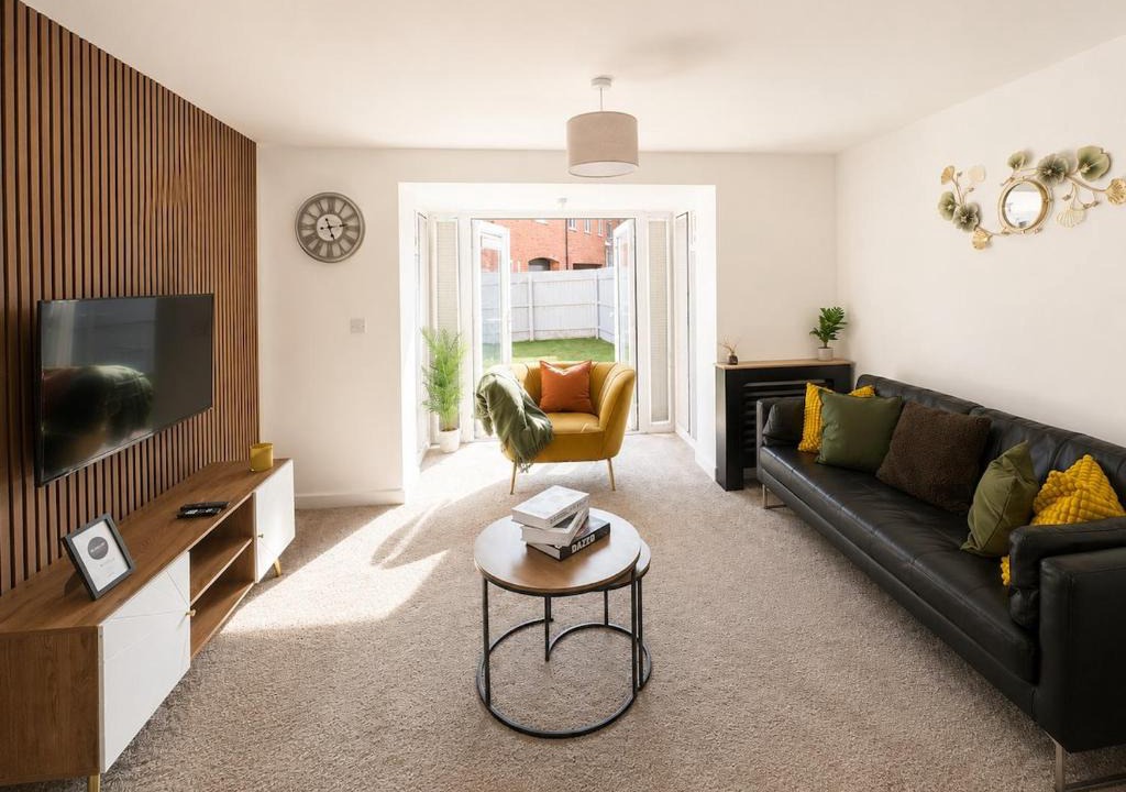 Biddenham House | Bedford Sleeps 5 Driveway Garden Wi-Fi