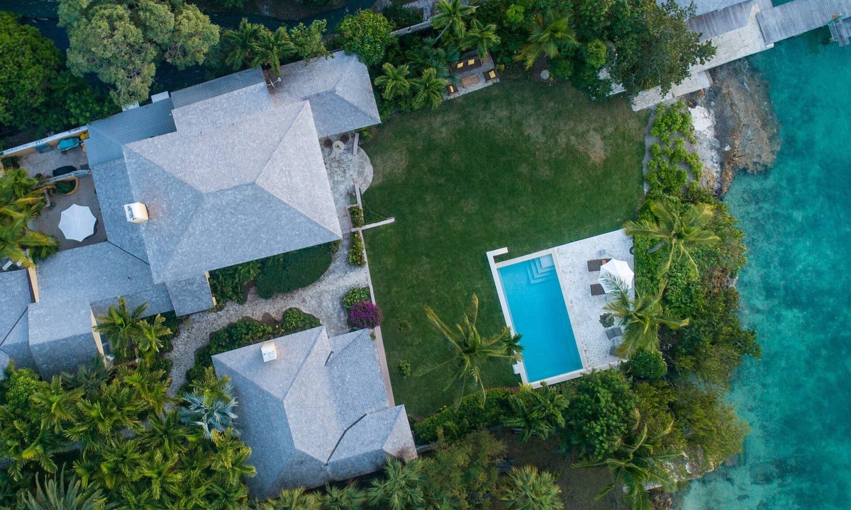 Dunmore Town House | Beehive Harbour Island. Luxury Dream World on the Bay. Private dock and pool