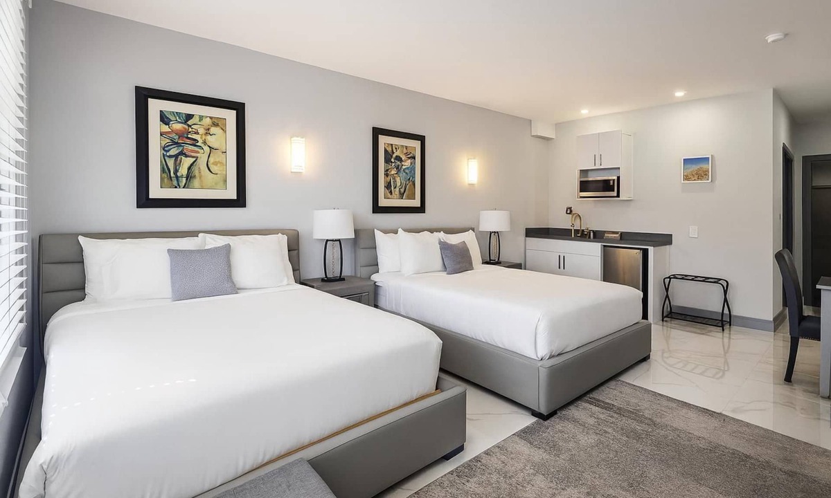 Nassau Hotel | Bella Signature Suites