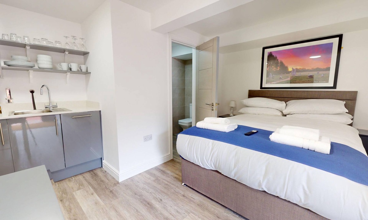Bicester Apartment | Bicester Court Lodge The Langford Room | Bicester Holiday Let | 1 Beds & Sleeps 2