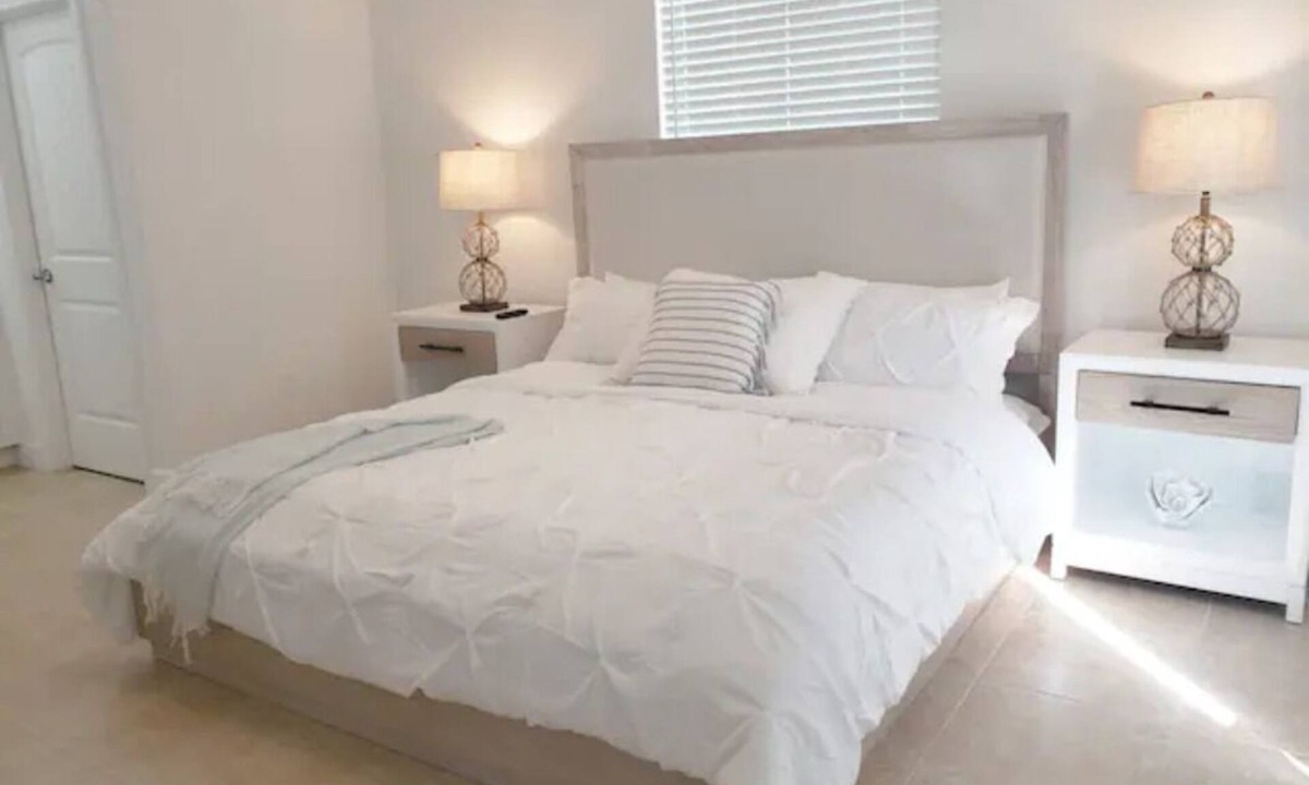 Alice Town Apartment | Bimini Dreams, Steps from the Beach, optional Golf Cart rent