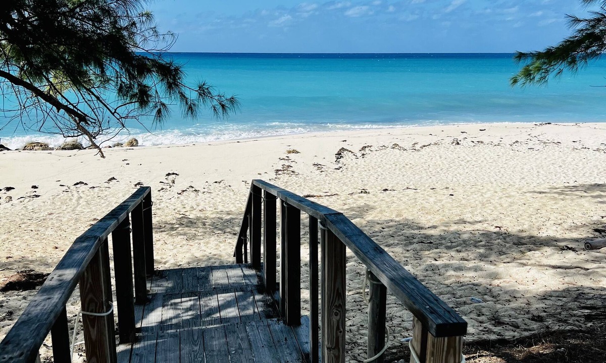 Alice Town Condo | Bimini World Resorts TIPSY TURTLE With Boatslip available