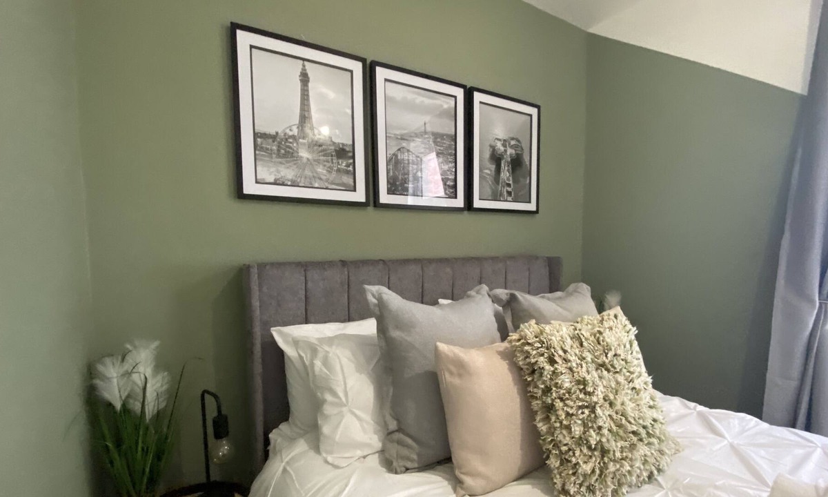 Blackpool Town Center Apartment | Blackpool Abode - Vance Road Star House