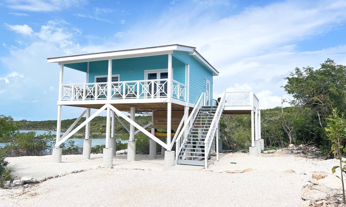 George Town Cottage | Blue Hole Lodge - Bonefish Heaven with Blue Hole in Backyard