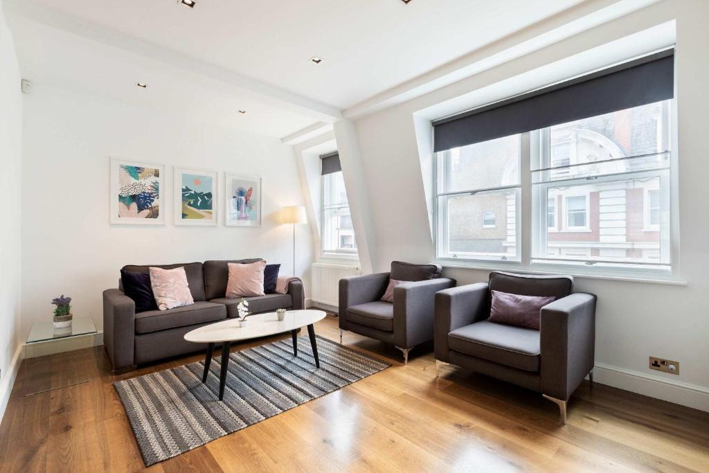 Fitzrovia Apartment | BnBNova - 2BR 2BA - The Heart of Soho