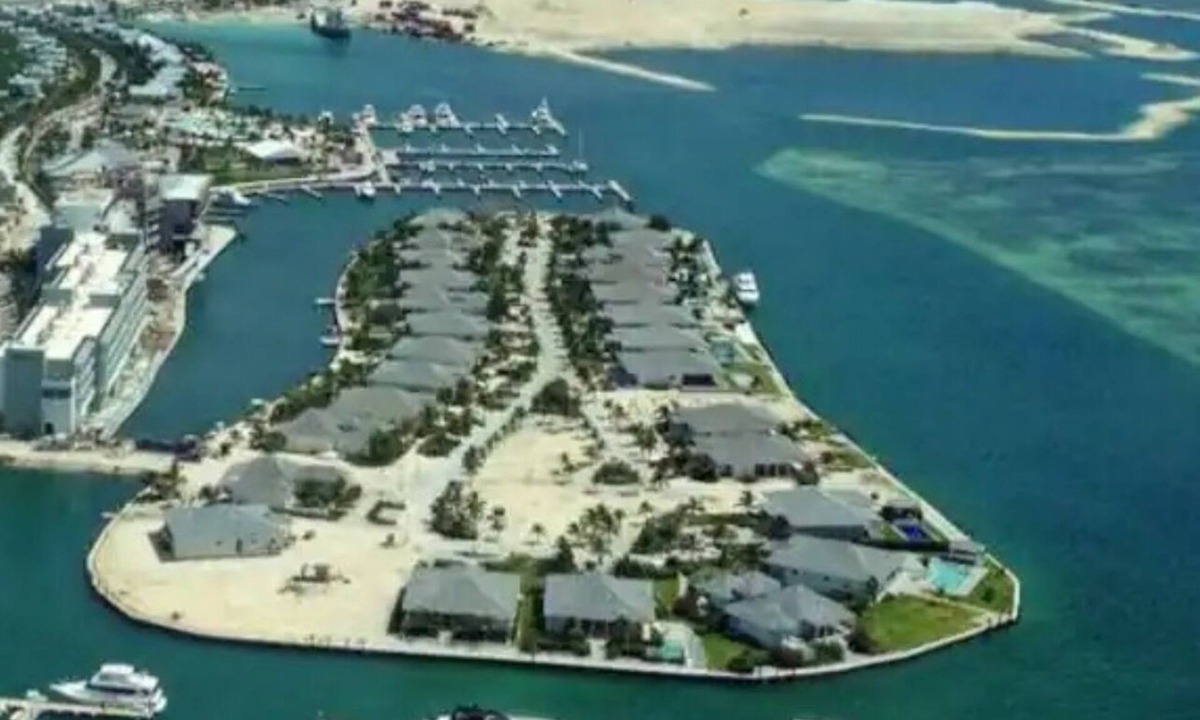 Alice Town House | Boat Slip Rental- Fisherman Village, Bimini Bay