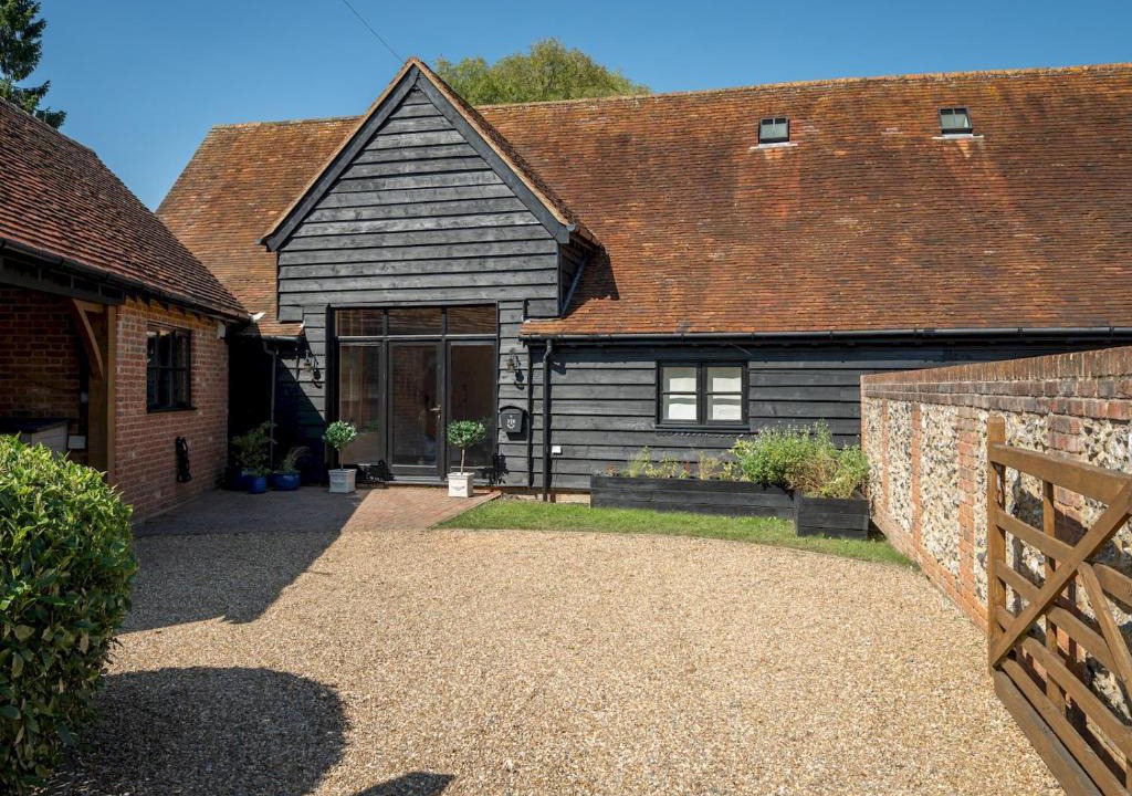Lacey Green House | Bradenham Barn in The Chiltern Hills - Pass the Keys