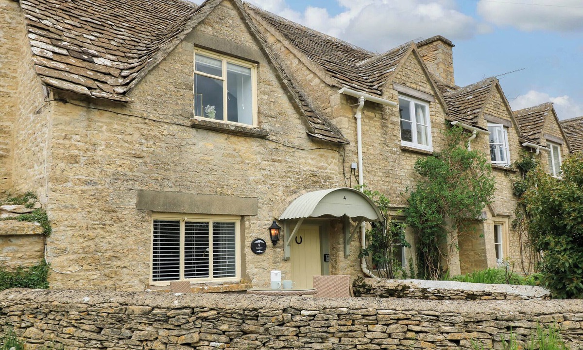 Chedworth House | BRAMLEY COTTAGE, pet friendly, with a garden in Northleach