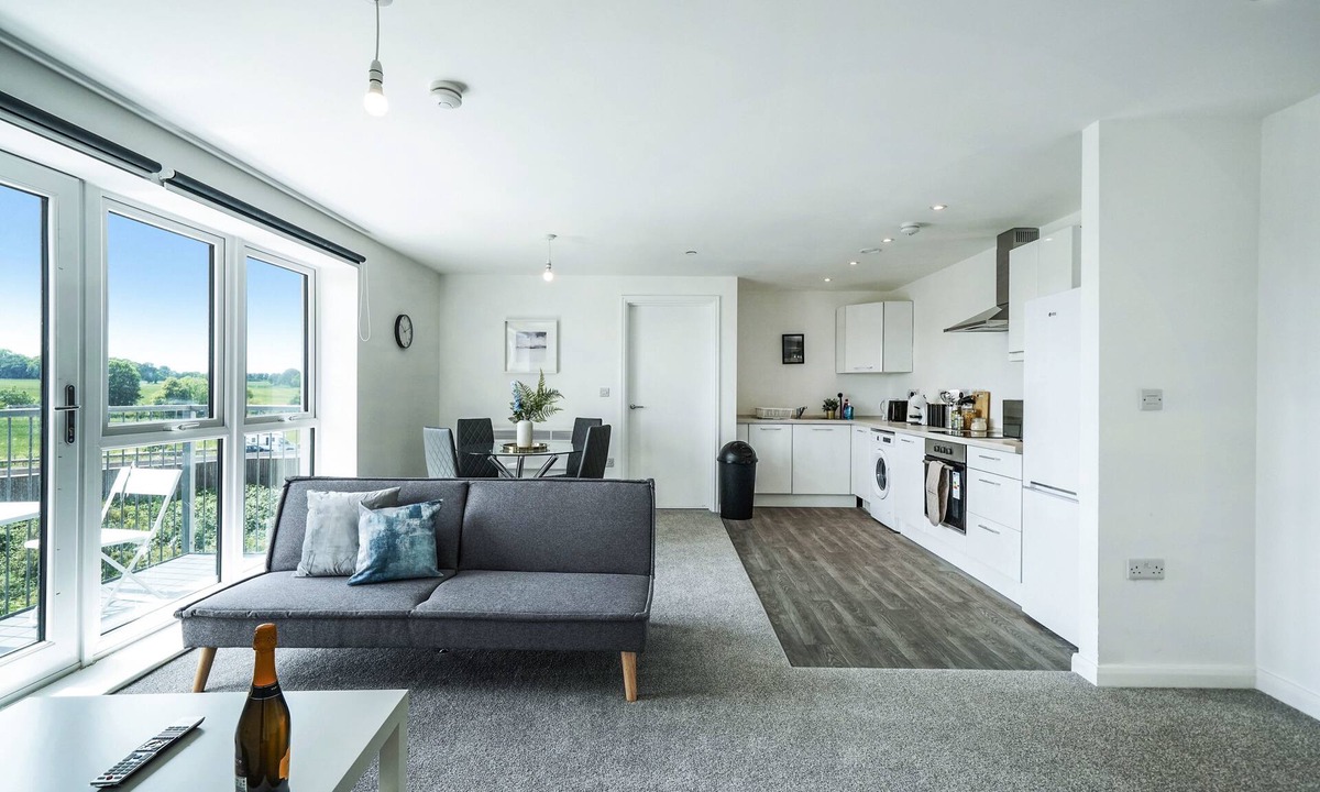 Luton Apartment | Brand New 2 Bed, 2 Bath Apartment in Luton 11
