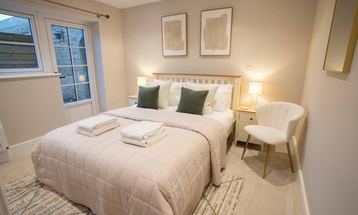 Broadway Apartment | Brand New 2-Bed, Dog-Friendly Apartment | Broadway High St | Sleeps 6
