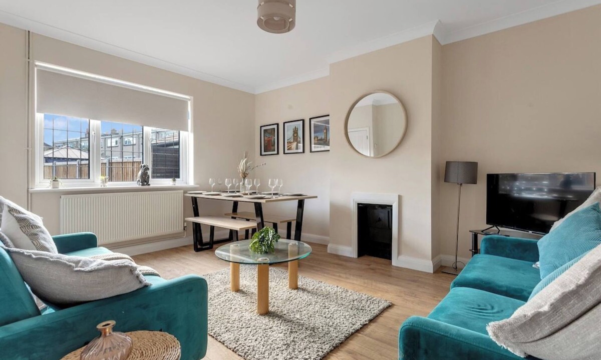 Island Gardens House | Bright 3-Bedroom House Close to Canary Wharf