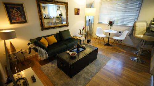 Cricklewood Apartment | Bright and cozy flat with easy access of all London
