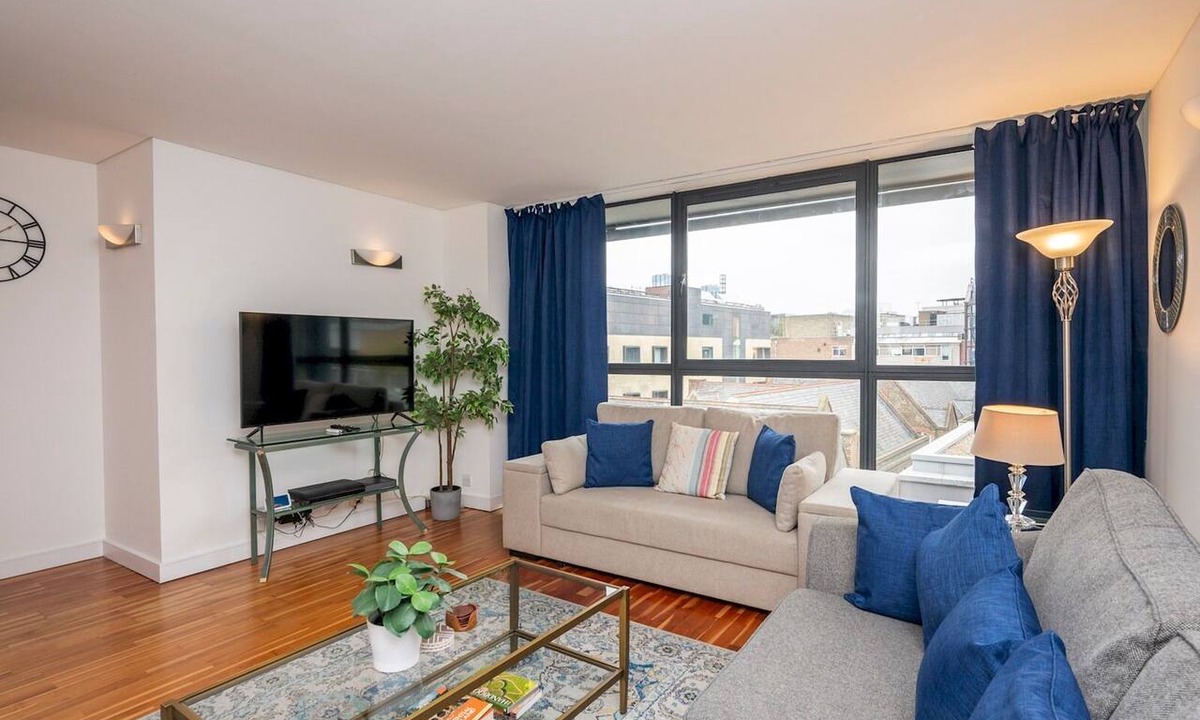 Farringdon Apartment | Bright Spacious Flat in Central London | Sleeps 6 - Pass the Keys