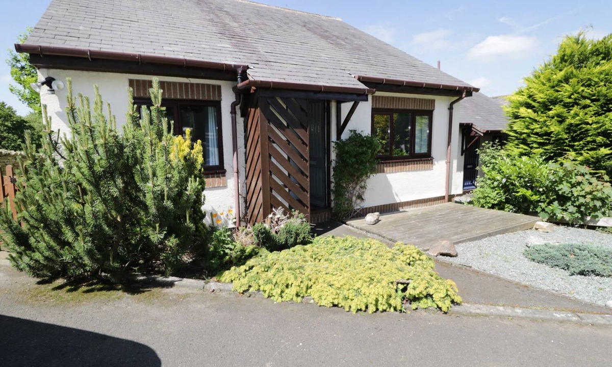 Catton House | BUTTERCUP COTTAGE, pet friendly, with a garden in Allendale
