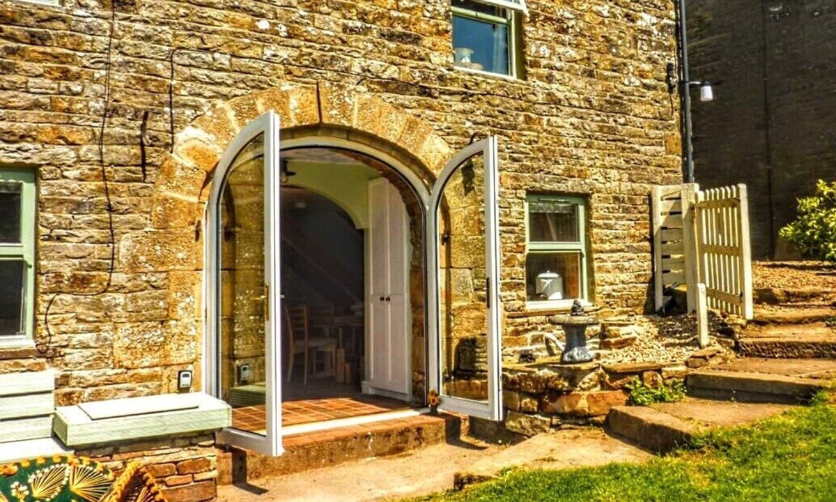 Wearhead Cabin | Butterfly Lodge, historic converted cart house with rural country views