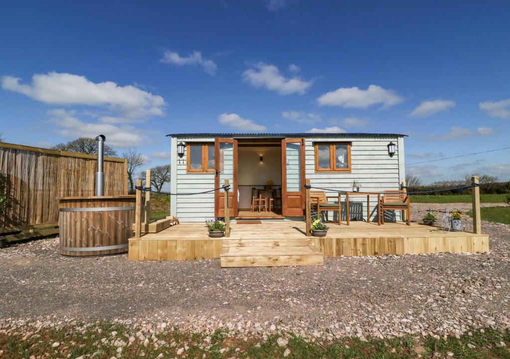 Crediton House | Buzzards