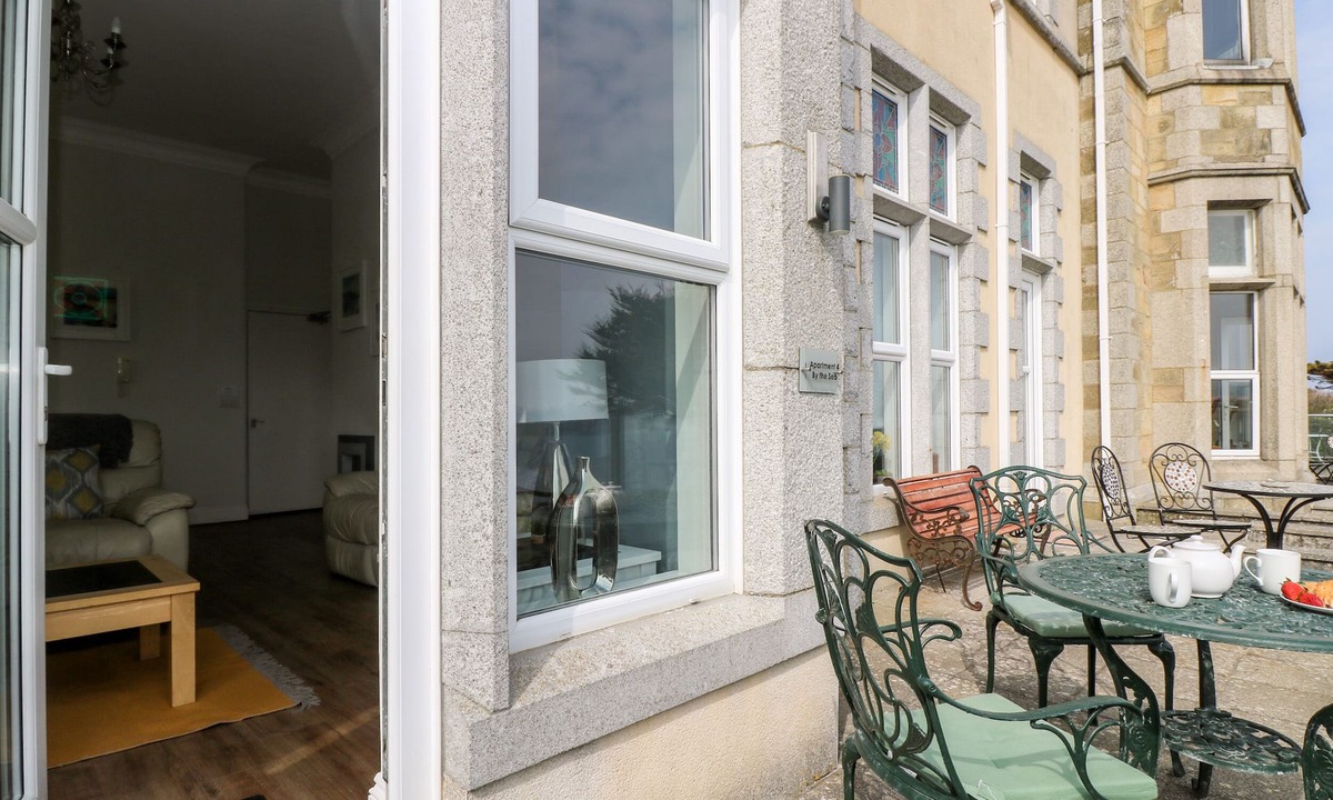 Newquay Cottage | BY THE SEA, pet friendly, country holiday cottage in Newquay