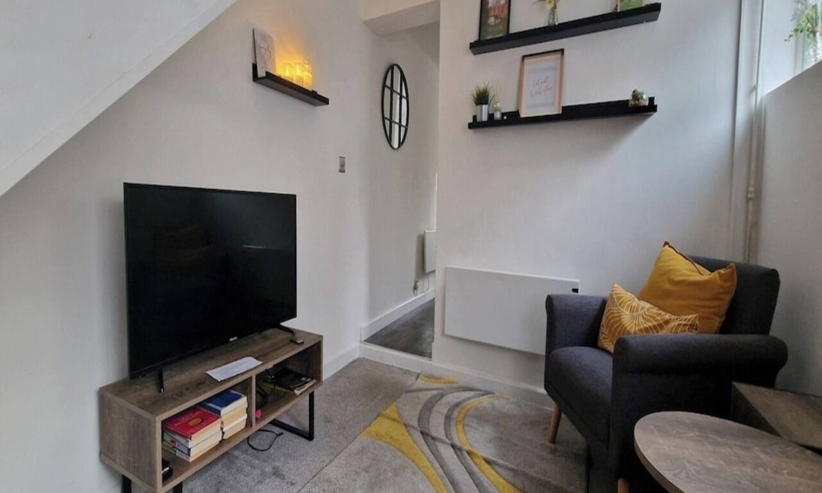 Mill Road House | Cambridge - Long Term Home - Sleeps 5 - Contractor & Team Preferred - Fast Wi-Fi