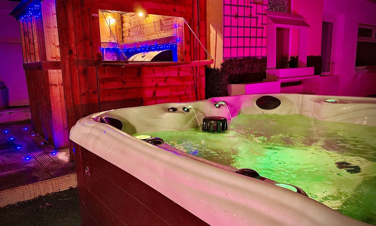 South Shore House | Captivating 4-bed Hot Tub House in Blackpool