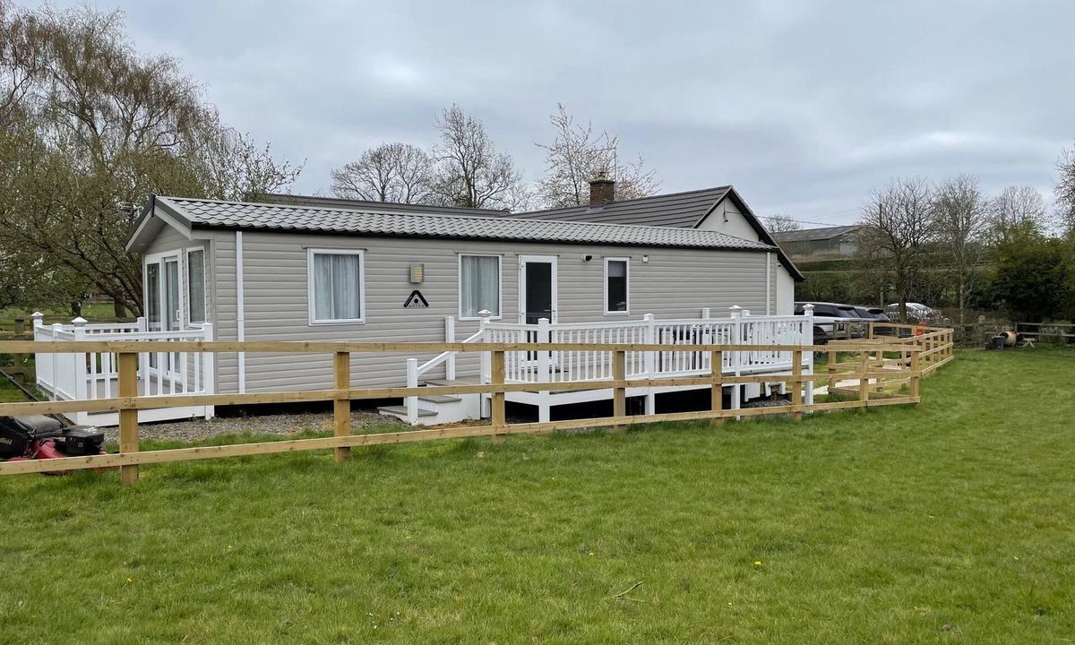 Holcot Cabin | Caravan in Holcot - Sleeps 6 - Maximum 6 people - Maximum 4 adults per booking -Pet Friendly