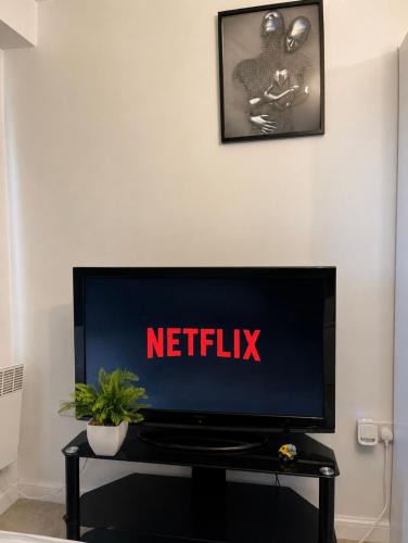Wolverhampton House | Casa De Centro en-suite room Netflix, Fast WiFi Free Parking