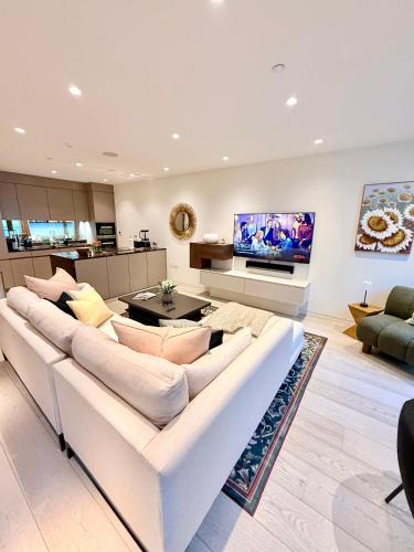 Marylebone Villa | Central London Designer Home w Game Room and AC