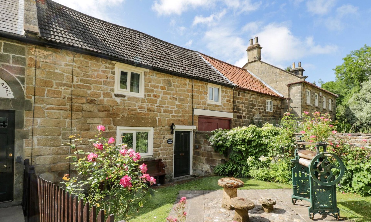 Redcar Cottage | CHAPEL COTTAGE, pet friendly, with open fire in Saltburn-By-The-Sea