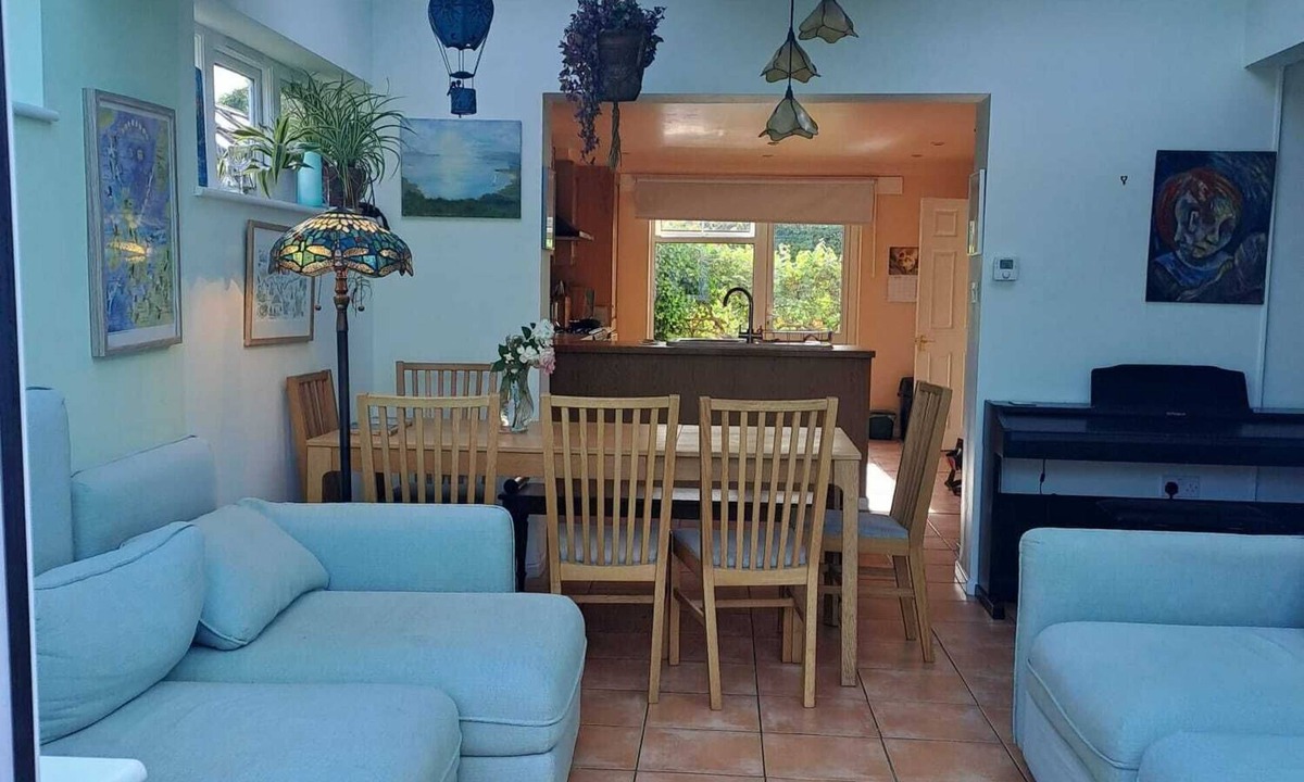 Wallingford House | Character Cottage with Private Garden