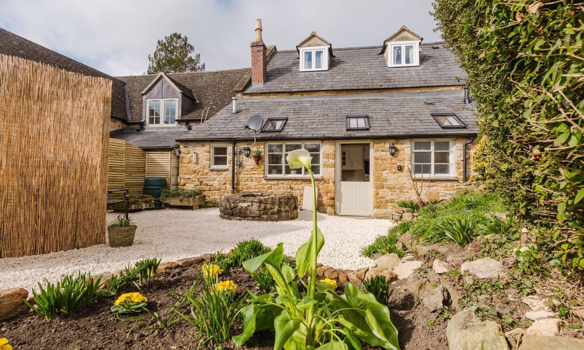 Kingham Cottage | Characterful and quaint dog friendly - Ringers Cottage