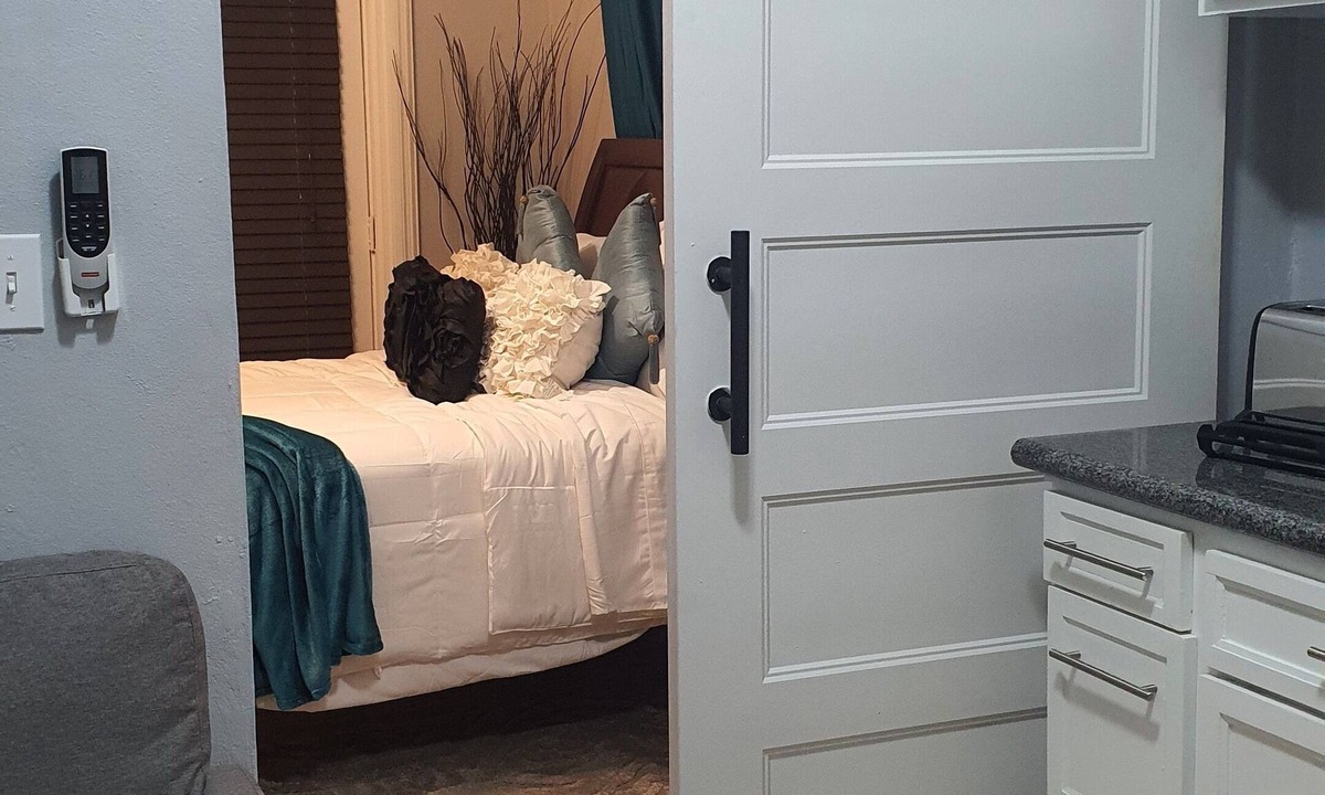 Belair Estates Apartment | Charming 1-bedroom apartment in beautiful Nassau with WiFi, AC