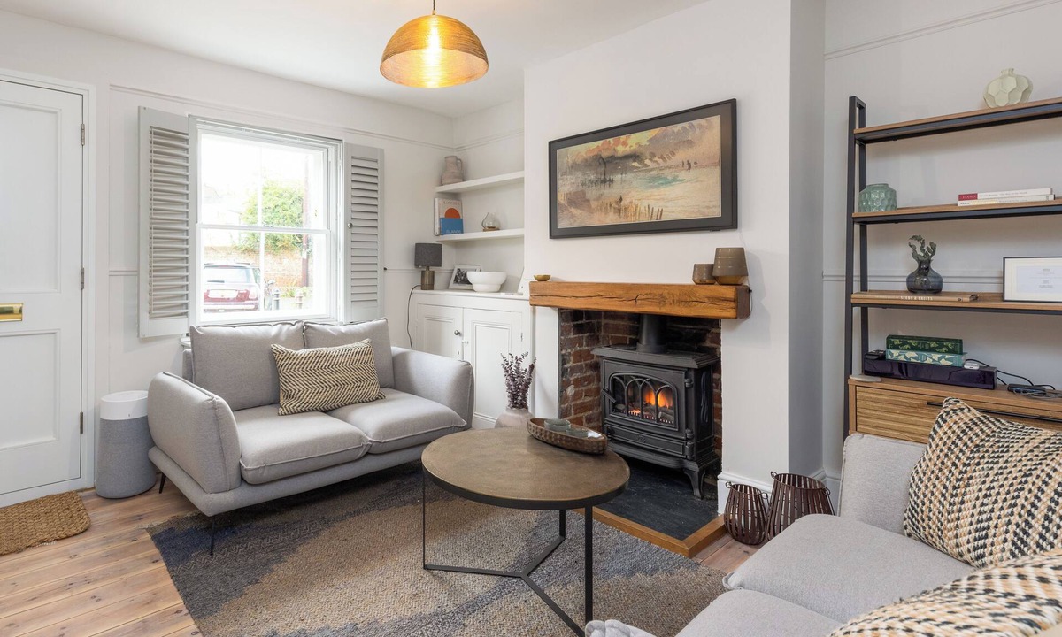 Canterbury Cottage | Charming 2 Bed Cottage - within the city walls- FREE parking - garden