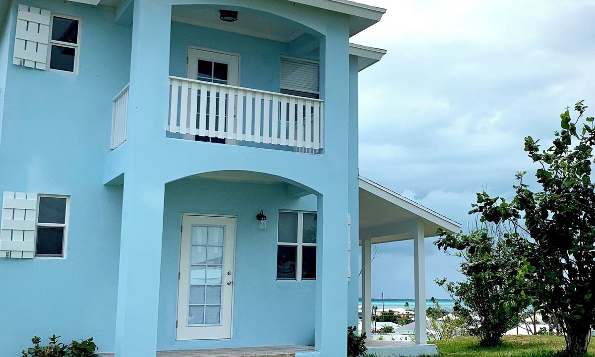 Lubbers Quarters Cay House | Charming 2-bedroom house with Hill-top views on Pelican Shores.