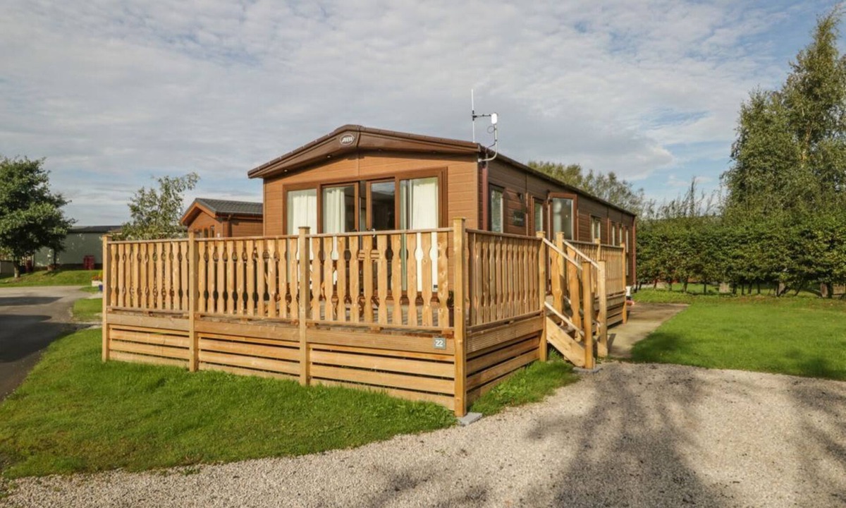 South Lakeland Leisure Village Cabin | Charming 22 Sherwood Home in Warton