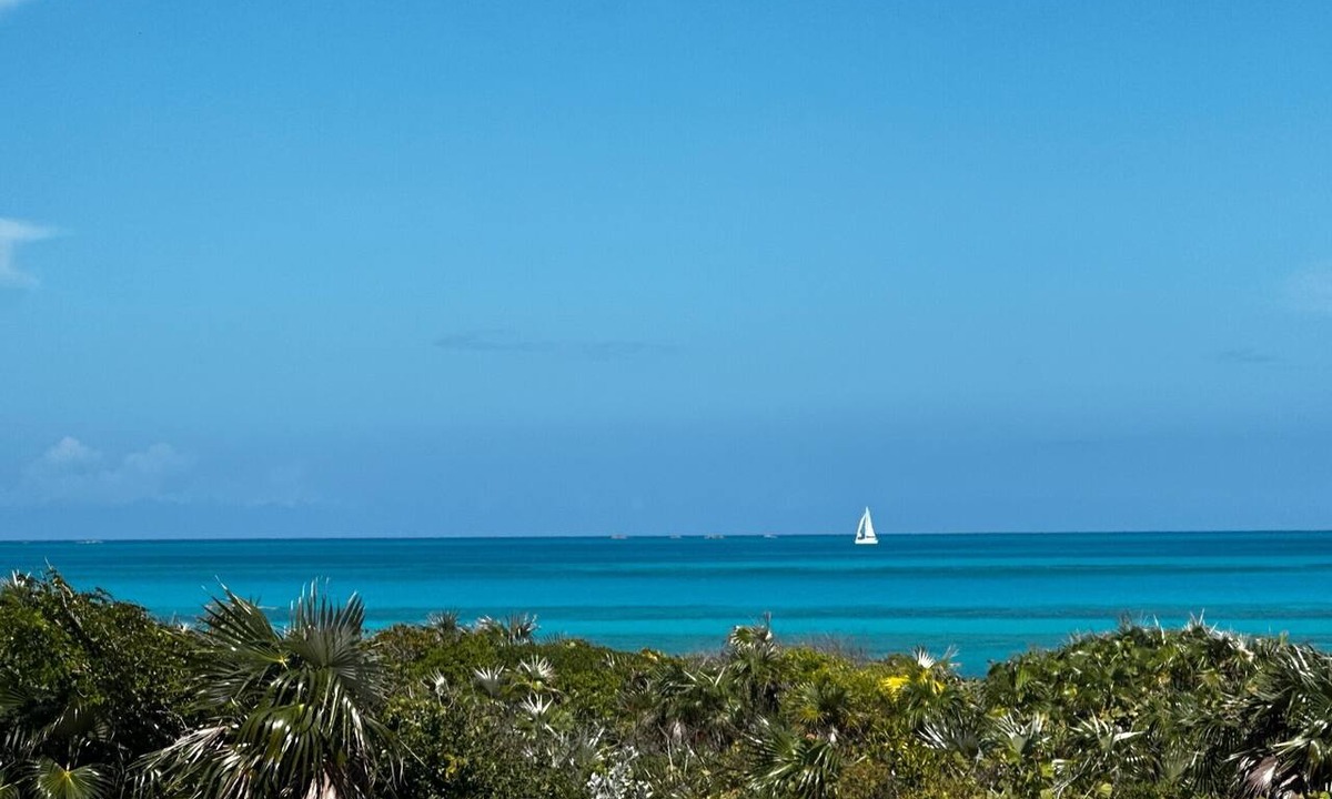 Forbes Hill Cottage | Charming and private 2-bedroom cottage in beautiful Little Exuma with ocean view