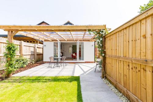 Chester Apartment | Charming Chester Studio with private garden & free parking