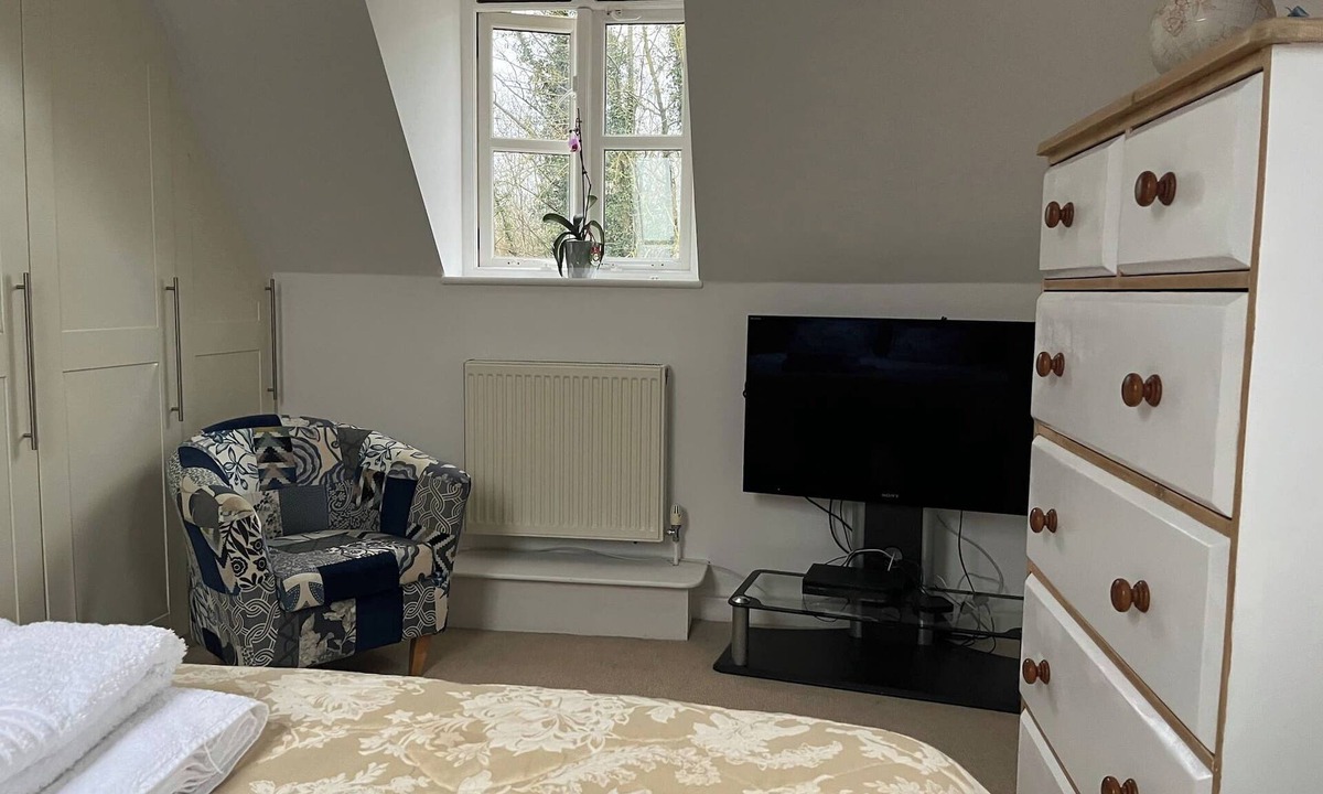 Silsoe House | Charming Detached Cottage Guest Room in Silsoe Village