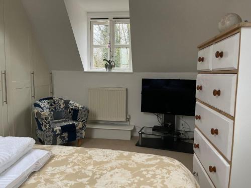 Silsoe House | Charming Detached Cottage Guest Room in Silsoe Village