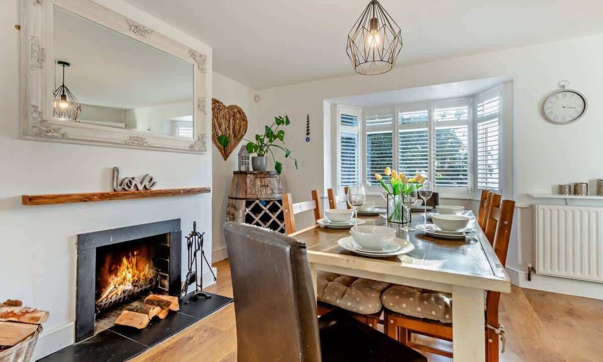 New Forest District House | Charming New Forest Cottage with Private Garden Rockford Cottage