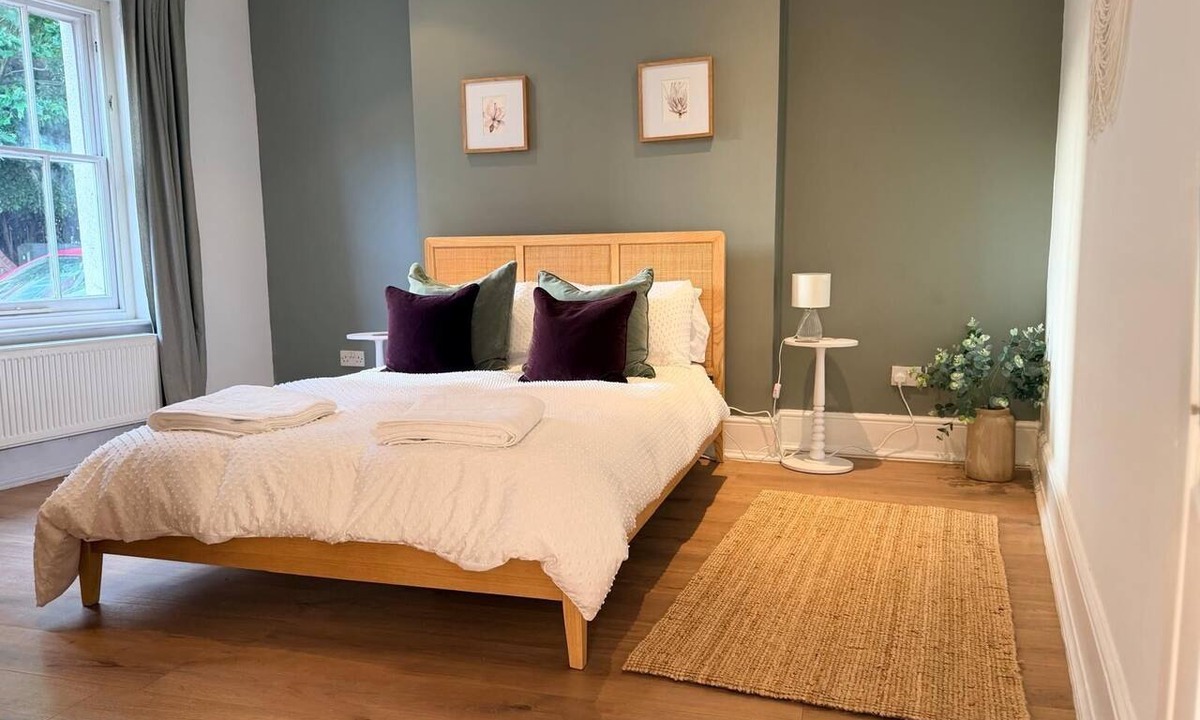 Richmond-upon-Thames Apartment | Charming riverside apartment