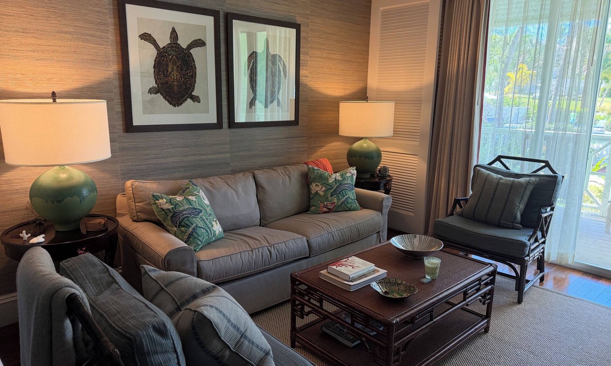 Dunmore Town Condo | Charming Suite with updated Living Room, king bed, WiFi, and a Fresh Water Pool.