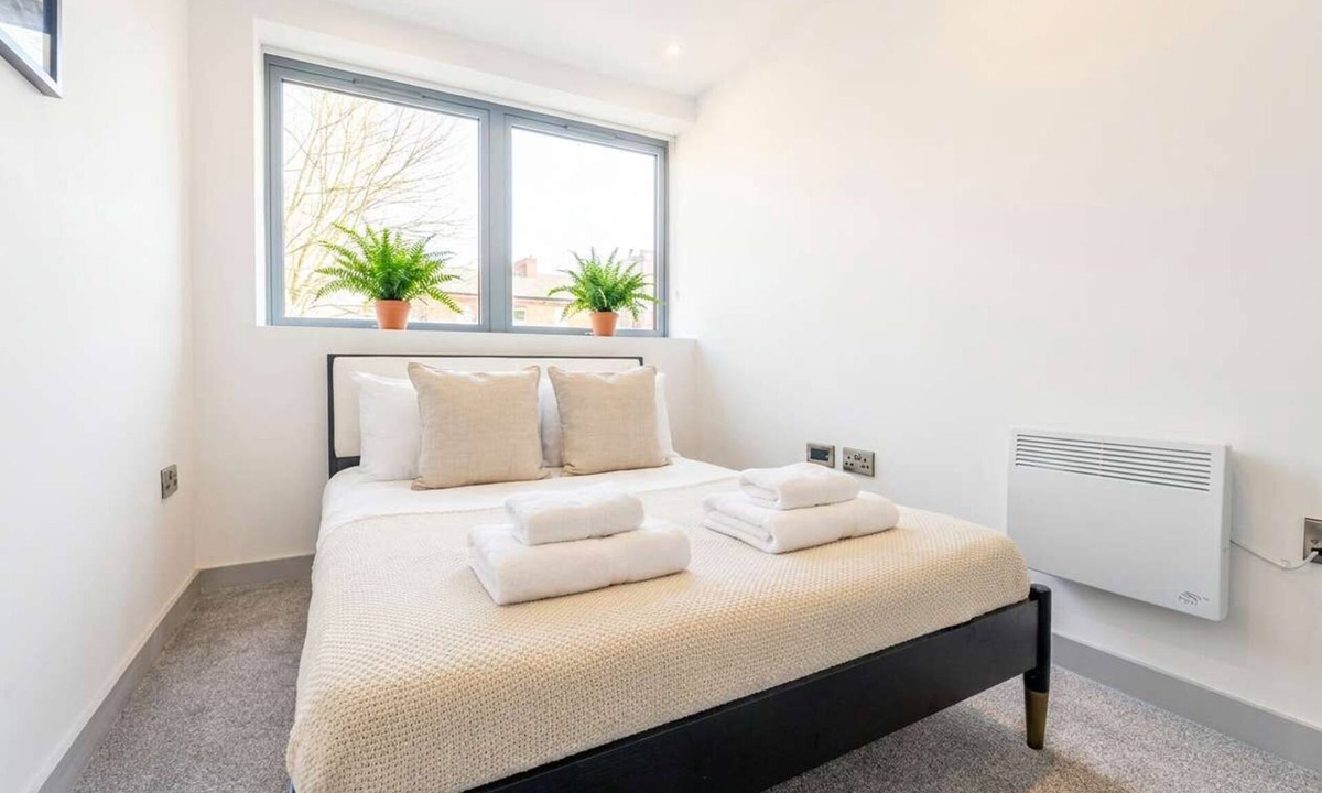Wolverhampton Apartment | Chic 1BR Central Apartment Minutes to Station
