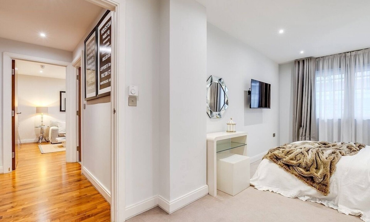 St. Mary's Park Apartment | Chic 2BR Escape - Prime Battersea Location